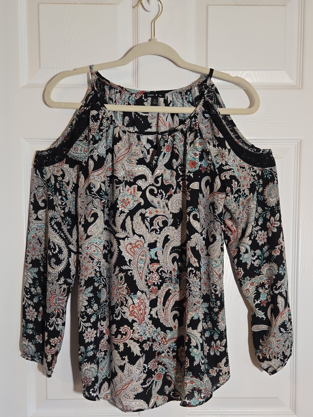 Sami & Jo Black Paisley Cold-Shoulder Blouse Size Medium P2P 21"